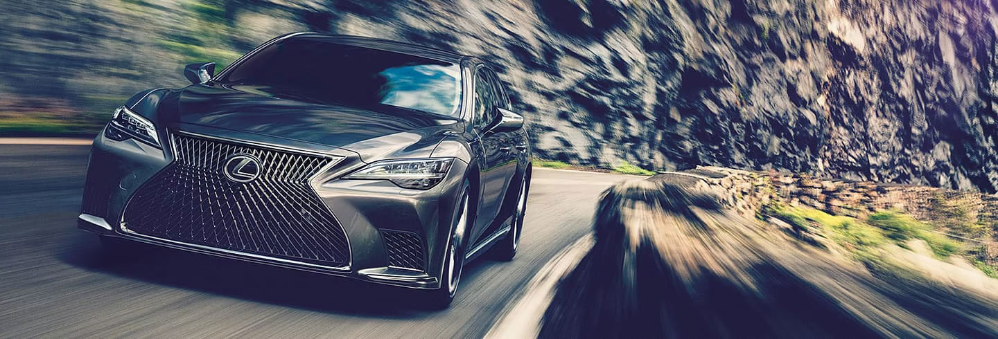 Lexus-LS-500-Driving