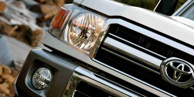 Toyota Land Cruiser 76