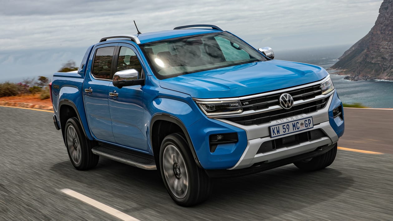 New-VW-Amarok-2023-Driving