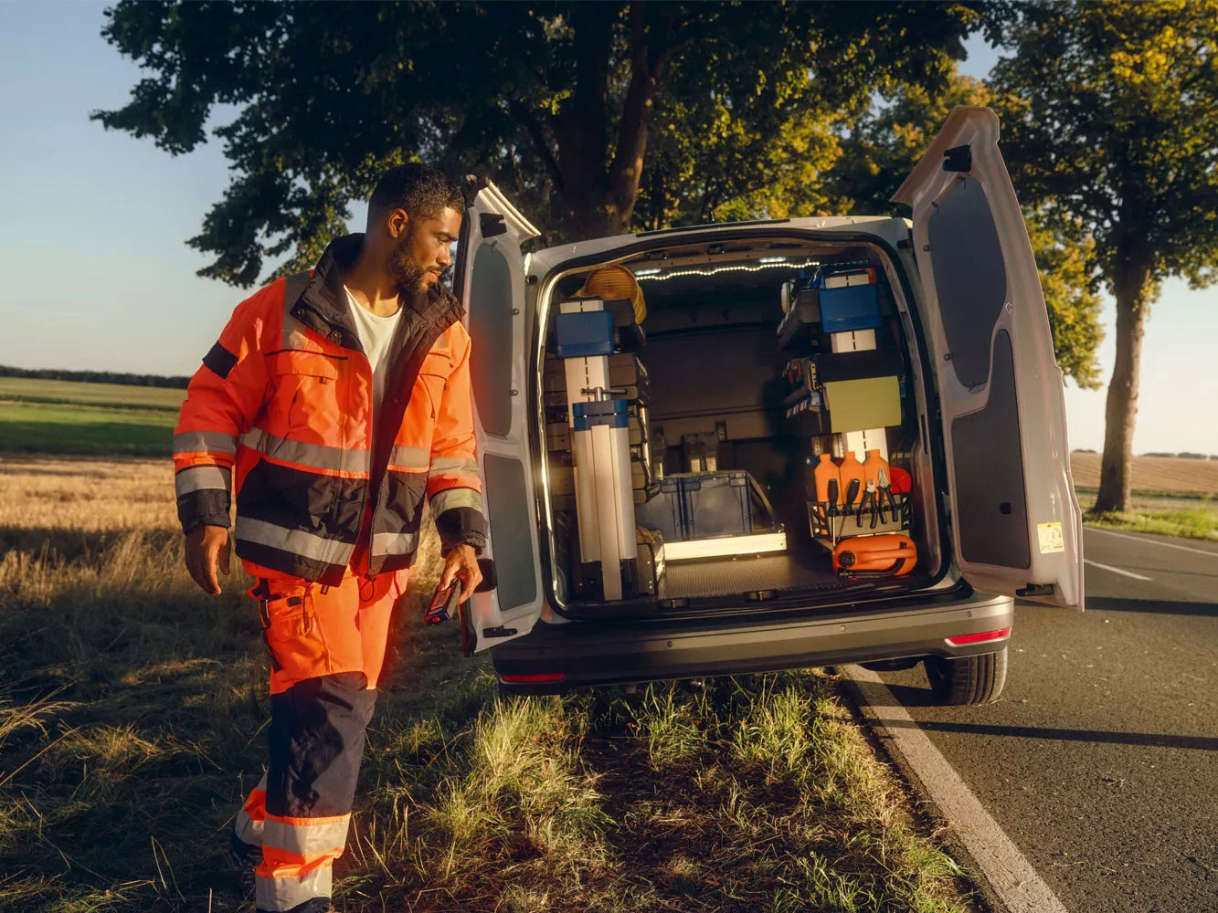 VW-Caddy-Cargo-captured-from-behind