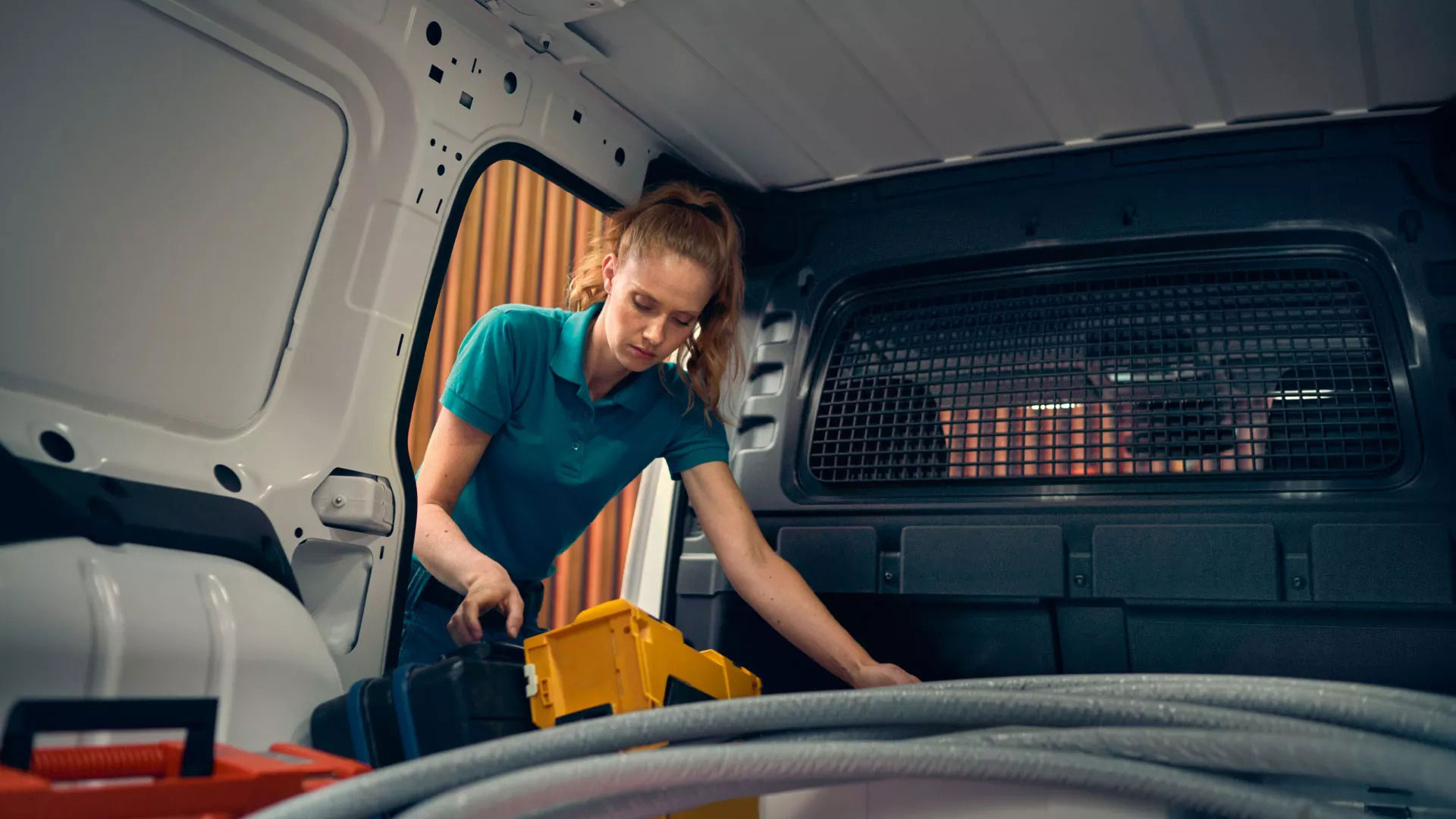 VW Caddy Cargo interior view