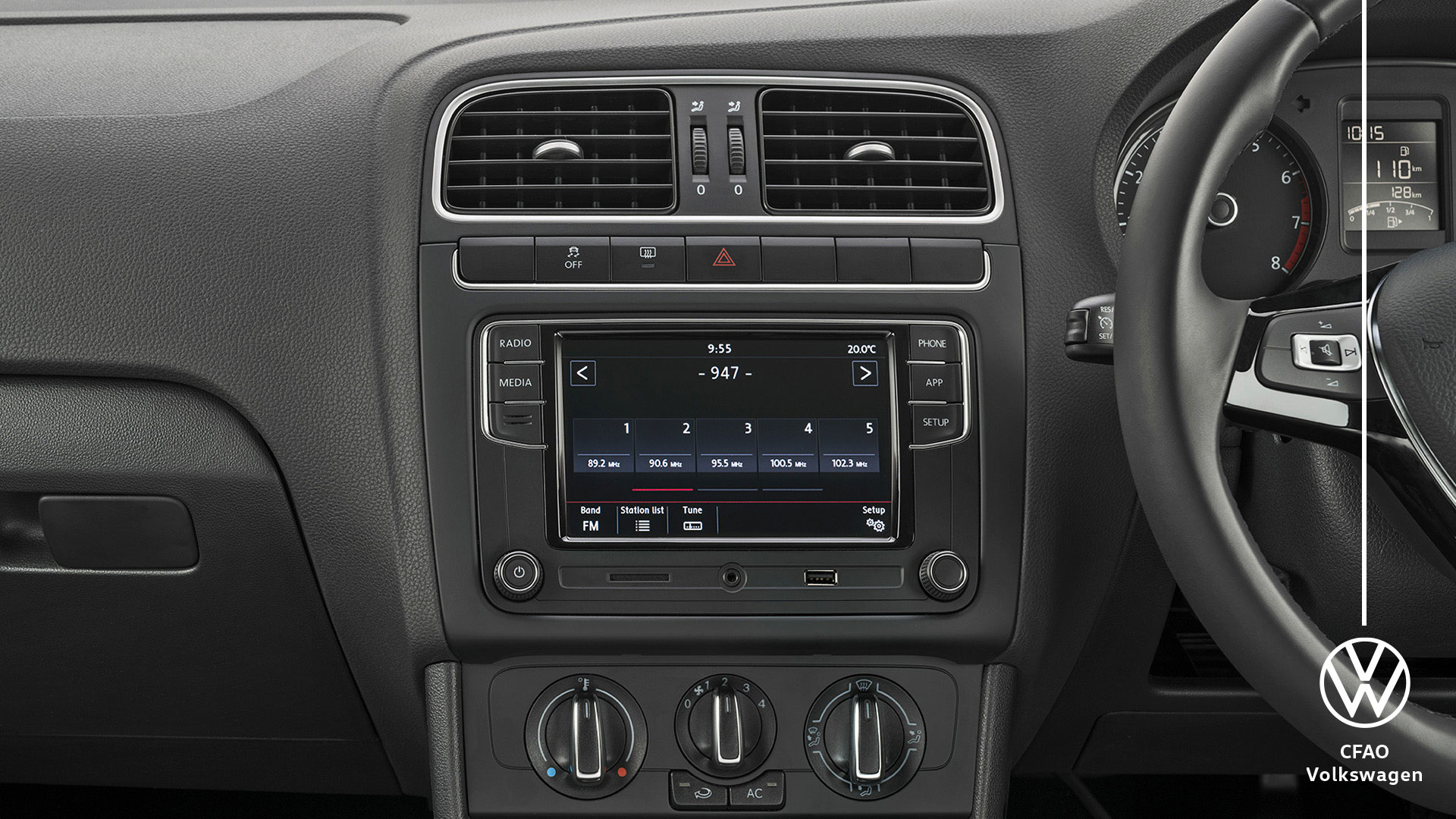 polo-vivo-interior-cockpit